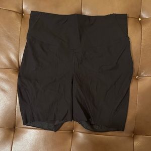 lulu 6” bike short ribbed